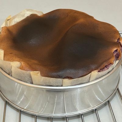 Resep Ube Basque Burnt Cheesecake oleh Elia Wahid - Cookpad