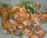 Foto langkah ke 5 dari resep Tempe penyet kemangi.