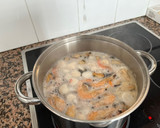 Foto del paso 2 de la receta: Arroz con almejas y gambas