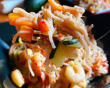 Foto del paso 3 de la receta: Noodles de arroz con verduras y gambas
