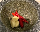 รูปขั้นตอนการทำที่ 2 ของ ยำมาม่าหมูยอ สูตรนำ้ยำร้านดัง