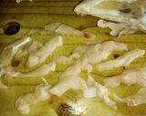 Foto del paso 1 de la receta: Milanesa de pollo sin huevo