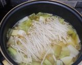 Foto langkah ke 3 dari resep Sup Miso Egg Tofu, Enoki dan Sawi Putih.