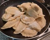 Foto del paso 18 de la receta: Agnolotti con zapallo y queso azul