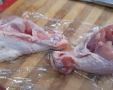 Foto del paso 1 de la receta: Muslos de pavo en airfryer, sabor Cookpad, con espárragos