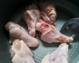 Foto langkah ke 1 dari resep Jangan kopyor ayam.