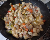 Foto del paso 4 de la receta: Salteado de chocos, mejillones y langostinos