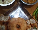 A picture of step 4 of मेदू वडा.