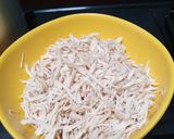 Foto langkah ke 1 dari resep Serundeng ayam suwir.