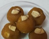 A picture of step 3 of Sattu laddu.