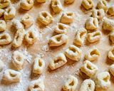 Foto del passaggio 1 della ricetta Gnocchi di patate con sugo campagnolo