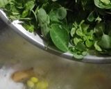 Foto langkah ke 3 dari resep Bening Kelor Jagung.
