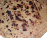 A picture of step 5 of Aloo paratha.