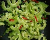 Foto langkah ke 4 dari resep Oseng Pare Pedas Simple.