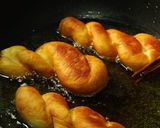 Foto langkah ke 12 dari resep Resep asli donat korea, Kkwabaegi.