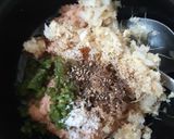 รูปขั้นตอนการทำที่ 1 ของ ขนมจีบปลาแซลมอน นึ่งง่ายๆ ในกระทะ Salmon Siumai in Frying Pan🍳