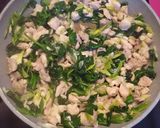 Foto del paso 5 de la receta: Hojaldre con pollo y huevo a la florentina