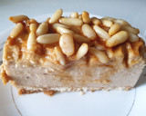 Foto del paso 4 de la receta: Tarta de queso batido con piñones
