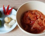 Hình bước làm 3 của món Gỏi CHÂN GÀ, CÀ PHÁO với TÔM chua