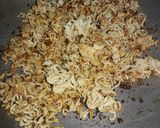 ম্যাগি ওমলেট(maggi omelette recipe in Bengali) রেসিপির ধাপ 1 ছবি