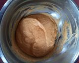 A picture of step 1 of Onion pakoda.