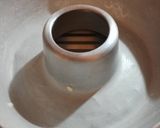Foto del passaggio 5 della ricetta Ciambella dei sette vasetti bicolore