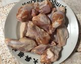 รูปขั้นตอนการทำที่ 1 ของ ปีกไก่ทอดคลุกงาขาว_กร๊อบกรอบ