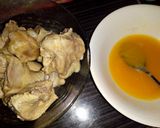 Foto langkah ke 2 dari resep Ayam goreng telur.