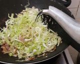 Foto langkah ke 3 dari resep Week 51. Tumis Kol Pedas.