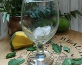 A picture of step 3 of Raw Mango and Herbs Mojito.
