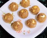 A picture of step 4 of Daliya Ladoos.