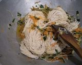 Foto langkah ke 5 dari resep Misoa goreng.