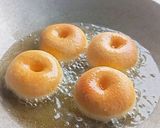 Foto langkah ke 5 dari resep Donat Susu (Takaran Sendok, No Mixer, No Ulen).