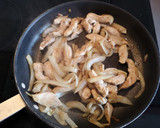 Foto del paso 3 de la receta: Pechuga de pollo a la manzana
