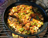 Foto del paso 9 de la receta: Arroz con conejo y gambones