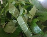 รูปขั้นตอนการทำที่ 1 ของ แกงกะทิปลาดุกใส่ใบชะพลู🍃🌿