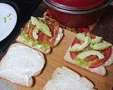 Foto del paso 2 de la receta: Sándwich vegetal con aguacate y huevo duro para 2