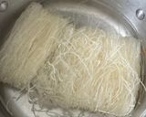 Foto langkah ke 2 dari resep Bihun goreng seafood.