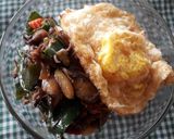 Foto langkah ke 6 dari resep Rice bowl cumi cabe hijau.