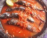 Foto langkah ke 4 dari resep Sambal cobek ikan cue/ ikan pindang.