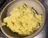 Une image de l'étape 3 de Purée de pommes de terre roseval gratinée à l emmental.