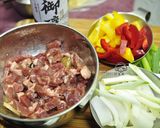 A picture of step 2 of Teppanyaki-Style Stir-Fried Beef with Scallions.
