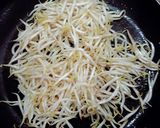 A picture of step 1 of Stir-Fried Tofu with Bean Sprouts.