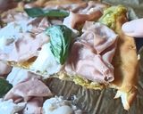 Une image de l'étape 4 de Pizza mortadelle, pesto de pistaches et burrata.