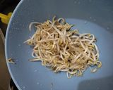 Foto langkah ke 2 dari resep Tumis tahu-tauge.