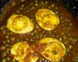 A picture of step 5 of Egg matar masala.