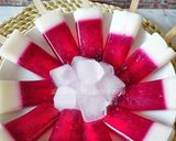 Foto langkah ke 4 dari resep Puding buah naga lapis susu.