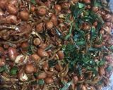 Foto langkah ke 6 dari resep Sambal Goreng Teri Kacang Dengan Daun Jeruk.