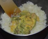 Foto del paso 2 de la receta: Pastas integral con salsa de cebolla y palta