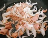 Hình bước làm 2 của món Salad cá ngừ ngâm dầu